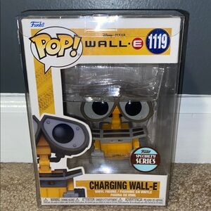 Funko POP! Vinyl #1119 Charging Wall-E Specialty Series + POP Protector